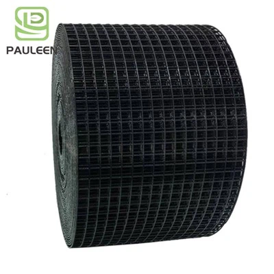 Treillis métallique autour des panneaux solaires